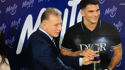 زيزو يتسلم جائزتي هداف وأفضل لاعب في الدوري