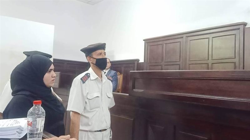 المتهمة أمام المحكمة