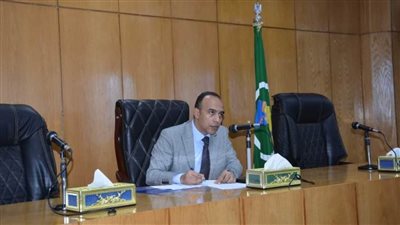 نائب محافظ المنيا يعقد اجتماعا لمتابعة ملف التعديات بالبناء على الأراضي الزراعية
