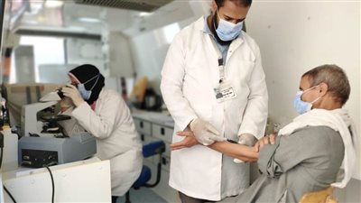 صحة المنيا تقدم الخدمات الطبية والعلاجية لـ 1805 مواطنين بقرية قلندول بملوي