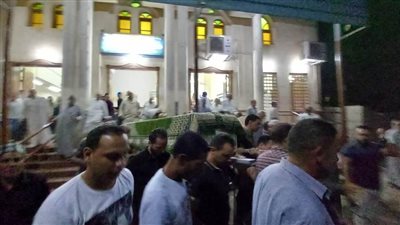 تشييع جثمان سيدة بالدقهلية.. وأسرتها تتهم زوجها بقتلها