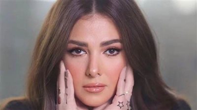 دنيا سمير غانم خليفة والدها الراحل على المسرح لأول مرة 