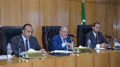 محافظ المنيا يؤكد على تعزيز الفرص الاستثمارية والمميزات الاقتصادية لجذب المستثمرين