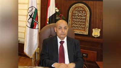 الرئيس السيسي يمنح المستشار عزت أبو زيد عبد الرحمن وسام الجمهورية من الطبقة الأولى