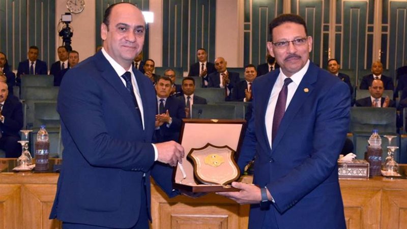 عمرو عادل يتسلم رئاسة