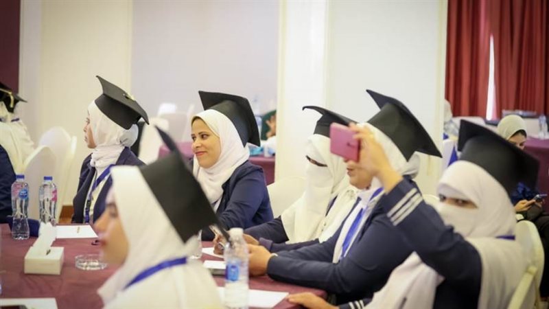 خريجات القبالة