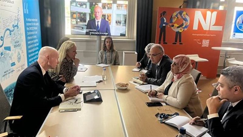 وزير الري مع ممثلي