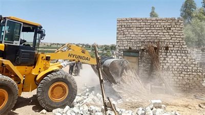 إزالة 7 حالات تعد على الأرض الزراعية بمركز المحلة بالغربية
