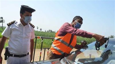 تحرير 2356 مخالفة عدم تركيب الملصق الإلكتروني ورفع 57 سيارة ودراجة متهالكة خلال 24 ساعة