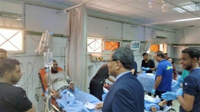 رئيس جامعة سوهاج يتابع مصابي حادث طريق إخميم بالمستشفى الجامعي