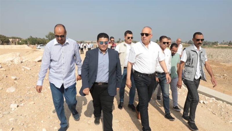 وزير الرى يتفقد مخر