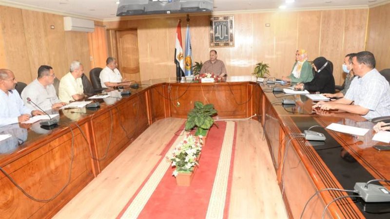 محافظ أسيوط خلال