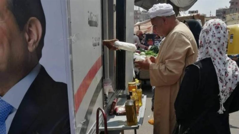 إقبال المواطنين علي