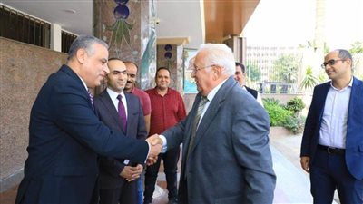 محافظ سوهاج يستقبل اللواء محسن النعماني وزير التنمية المحلية الأسبق