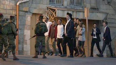 مستوطنون يهاجمون فلسطينيين في نابلس والاحتلال يعتقل أسيرًا مُحررًا من 