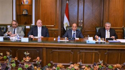 وزير الطيران يعقد اجتماعًا موسعًا مع أعضاء اللجنة العليا لأمن وتسهيلات الطيران