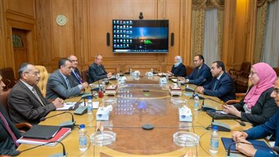 وزير الإنتاج الحربي يبحث مع رئيس الجهاز المركزي للتنظيم والإدارة تعزيز سبل التعاون المشترك