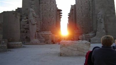 معهد الفلك يتابع ويرصد ظاهرة تعامد الشمس على معبد هيبس بالوادي الجديد غدا