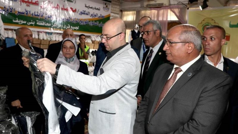 معرض الزى المدرسى