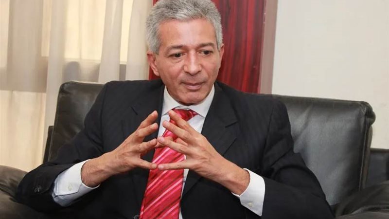 الدكتور علاء عز