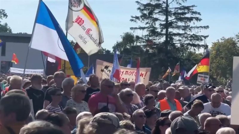 الألمان يتظاهرون