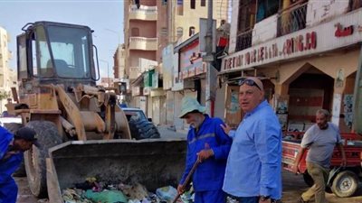 رئيس مدينة العريش يتفقد نظافة الشوارع 