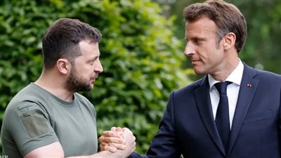 ماكرون يتصل هاتفيا بزيلينسكي ويحث روسيا على الانسحاب من محطة زابوريجيا