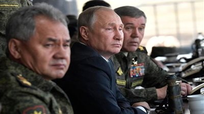 بوتين يحضر مناورات 