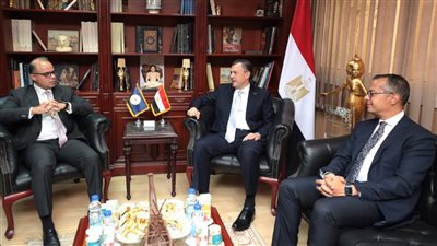 تفاصيل الاجتماع المشترك بين عيسى وصالح والوصيف