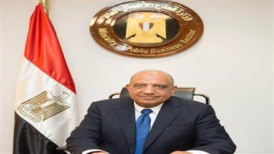 وزير قطاع الأعمال يؤكد حرصه على حقوق العاملين بشركة 