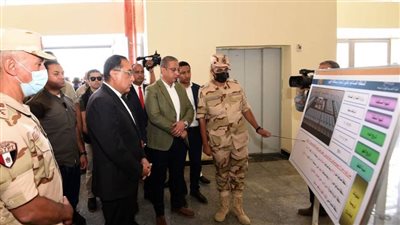رئيس الوزراء يتفقد مُجمعيْ الصناعات الصغيرة والمتوسطة بمدينة الفيوم الجديدة