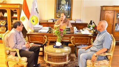 تشكيل لجنة لمراجعة الطرق وأعمال الرصف وتحقيق الاشتراطات والمواصفات الفنية والهندسية بأسيوط