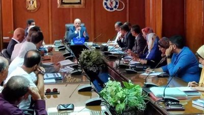 محافظ السويس يوجه بدفع عجلة العمل داخل لجان التصالح في مخالفات البناء