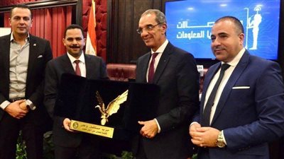 وزير الاتصالات: إنشاء ١٠٠٠ برج خلال ٢٠٢٢ لتقوية شبكات المحمول