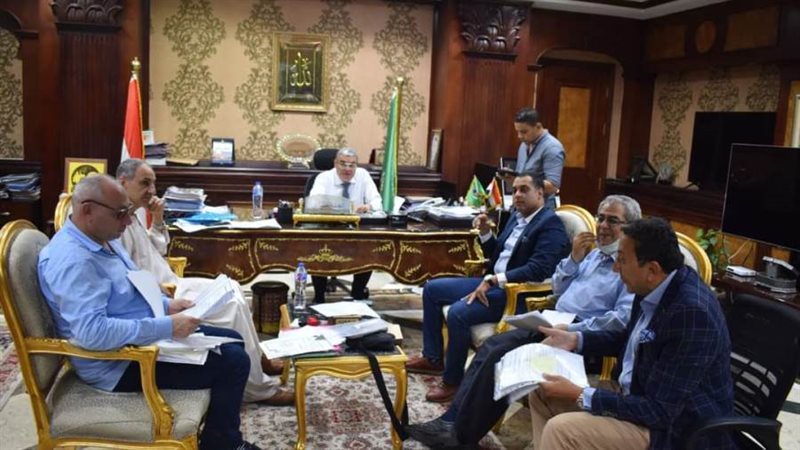 محافظ المنيا مع النواب