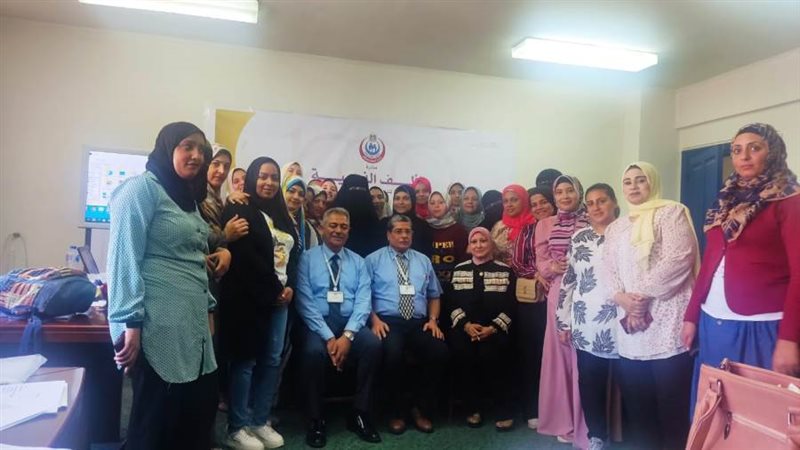 كوثر محمود تتوسط