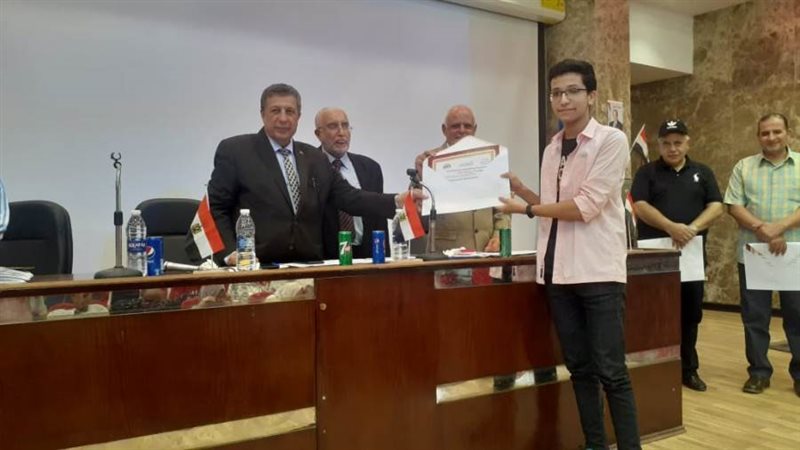 تكريم الفائزين في