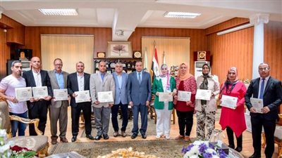 رئيس جامعة بني سويف يستقبل الحاصلين على برنامج مكافحة الفساد بالرقابة الإدارية