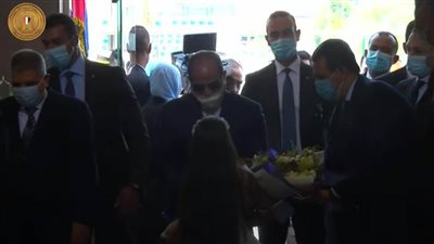 الرئيس السيسي يصل إلى مقر هيئة قناة السويس بالإسماعيلية لافتتاح القرية الأولمبية