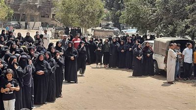 جنازة مهيبة لثلاثة شباب غرقوا بأسوان في مسقط رأسهم بالشرفية