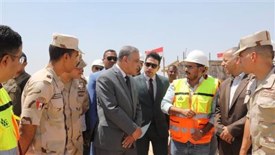 محافظ سوهاج يفتتح معرض 