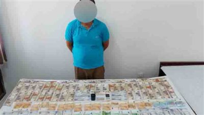 سقوط متهم يتاجر في النقد الأجنبي خارج السوق المصرفي