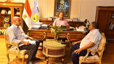 ضبط 2000 بطاقة تموينية بحوزة بعض أصحاب المخابز بأسيوط