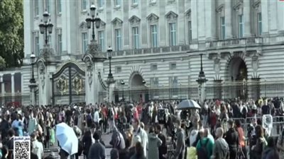 تجمعات أمام القصر الملكي البريطاني 