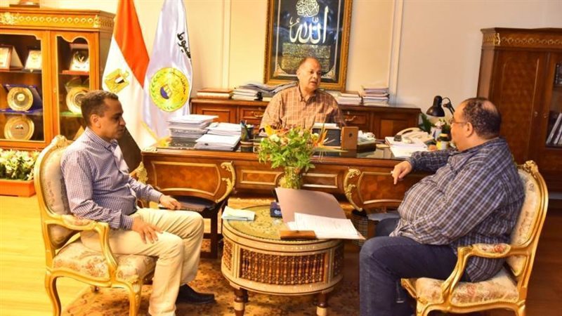 محافظ أسيوط مناقشة