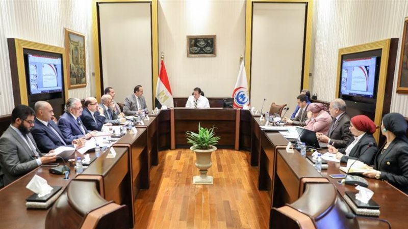 اجتماع وزير الصحة