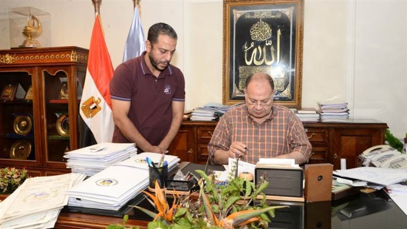 محافظ أسيوط يعتمد