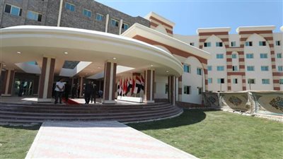 يستقبل 10 آلاف طالب.. وزير التعليم العالي يتفقد مبنى كلية دار العلوم الجديد