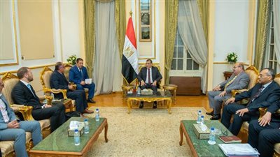 وزير الدولة للإنتاج الحربي يبحث مع 