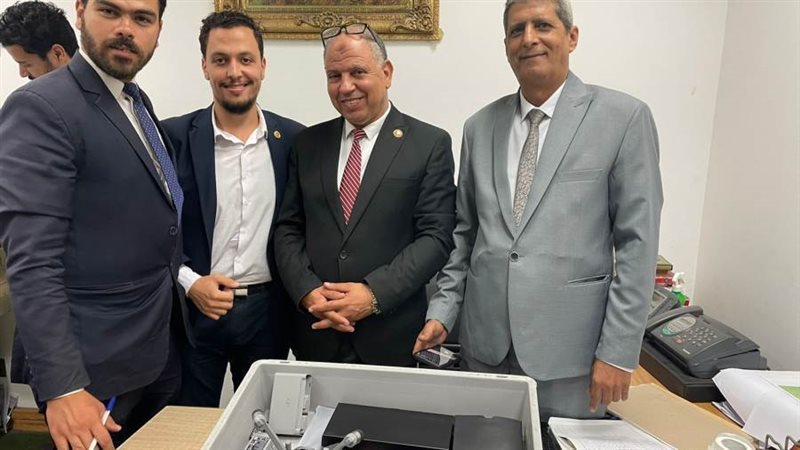 رجال مطار برج العرب